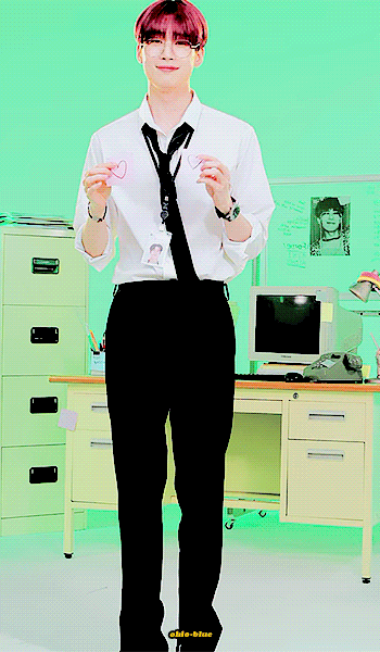 진짜 피지컬 개쩌는데 수트입으니까 최고다 | 인스티즈