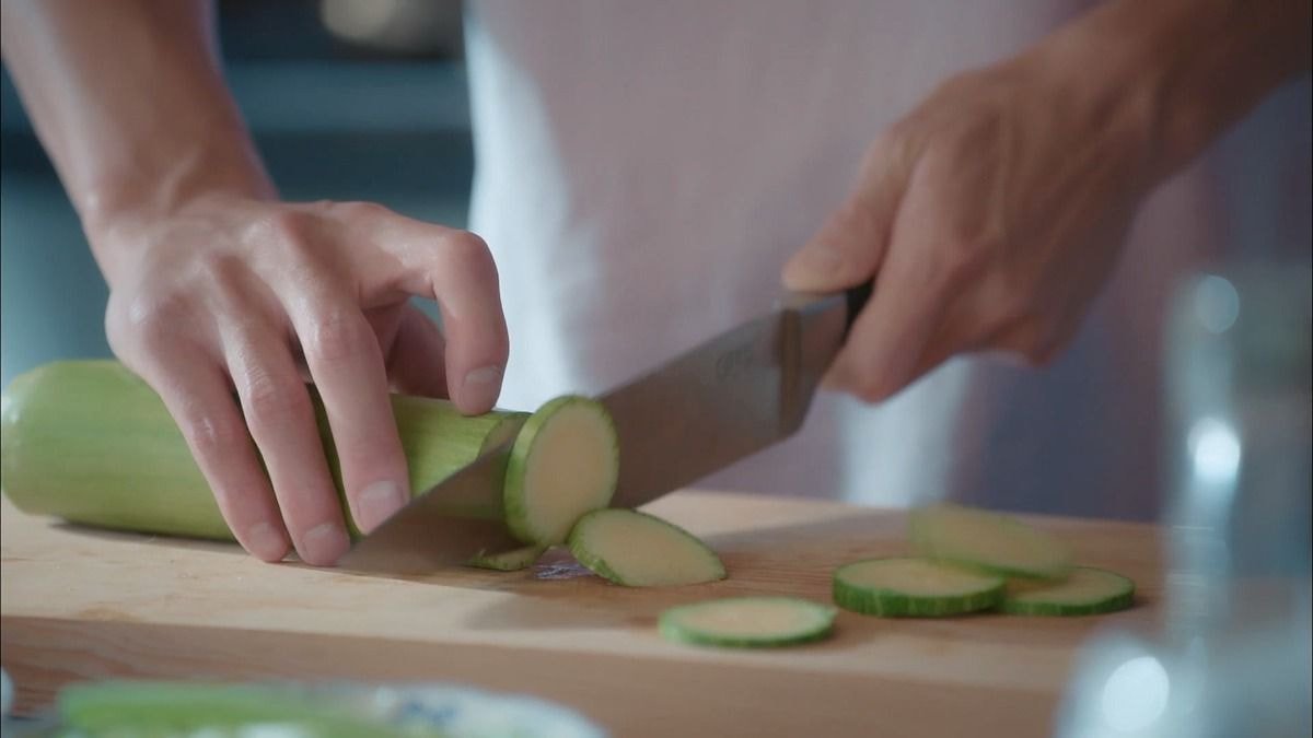 아 이거 나만 지금 봤어? 김수현 사괜에서 칼질하는 거 봐ㅠㅠㅠㅠ | 인스티즈