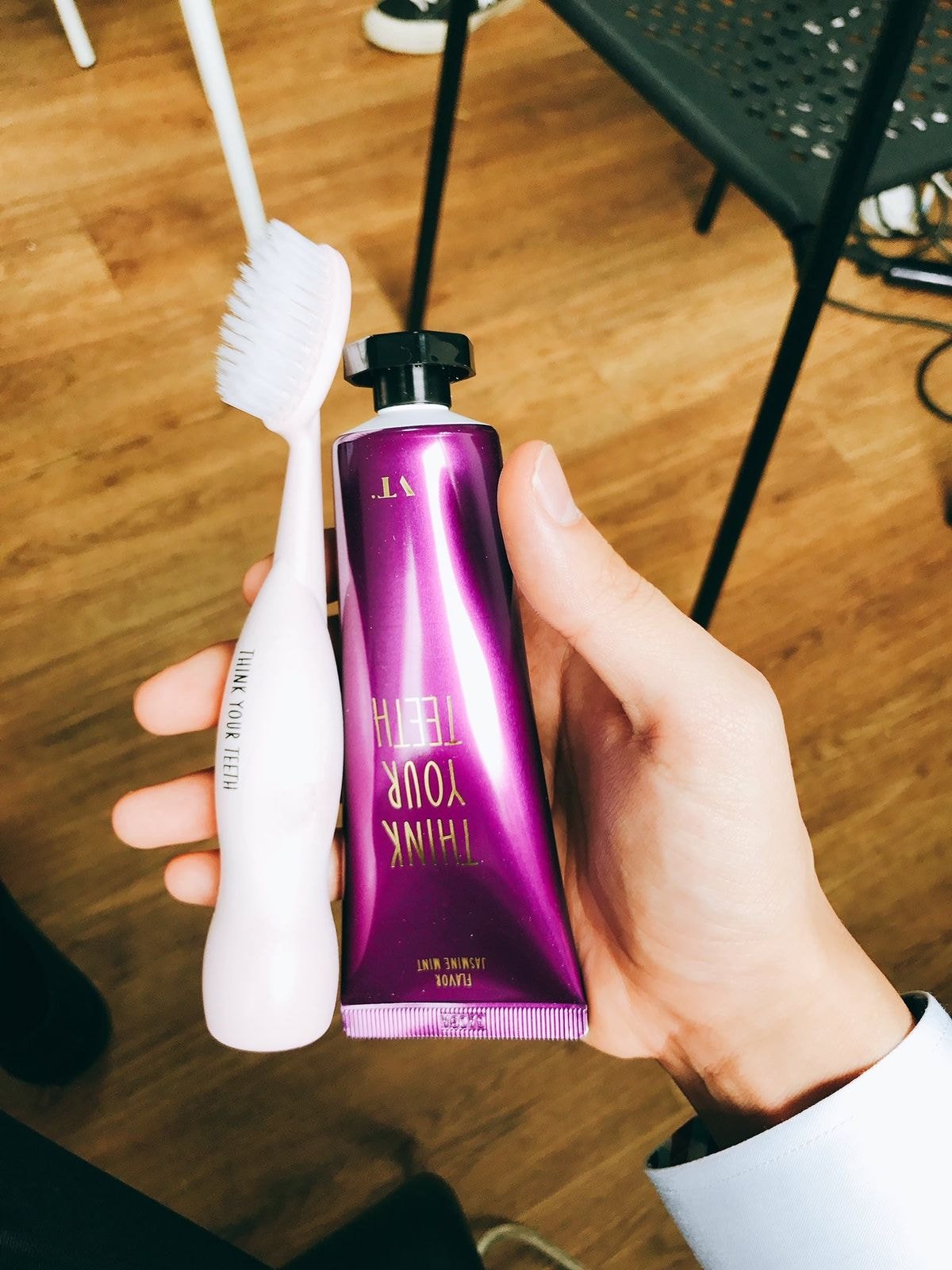 아이랜드에서 방탄이 모공브러쉬보고 칫솔이라고 한이유 | 인스티즈