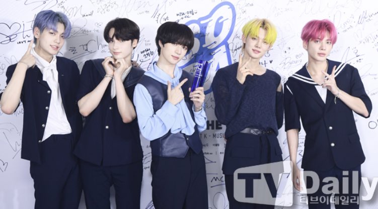 투바투 시상식에서 또 잘생기고 왔네 | 인스티즈