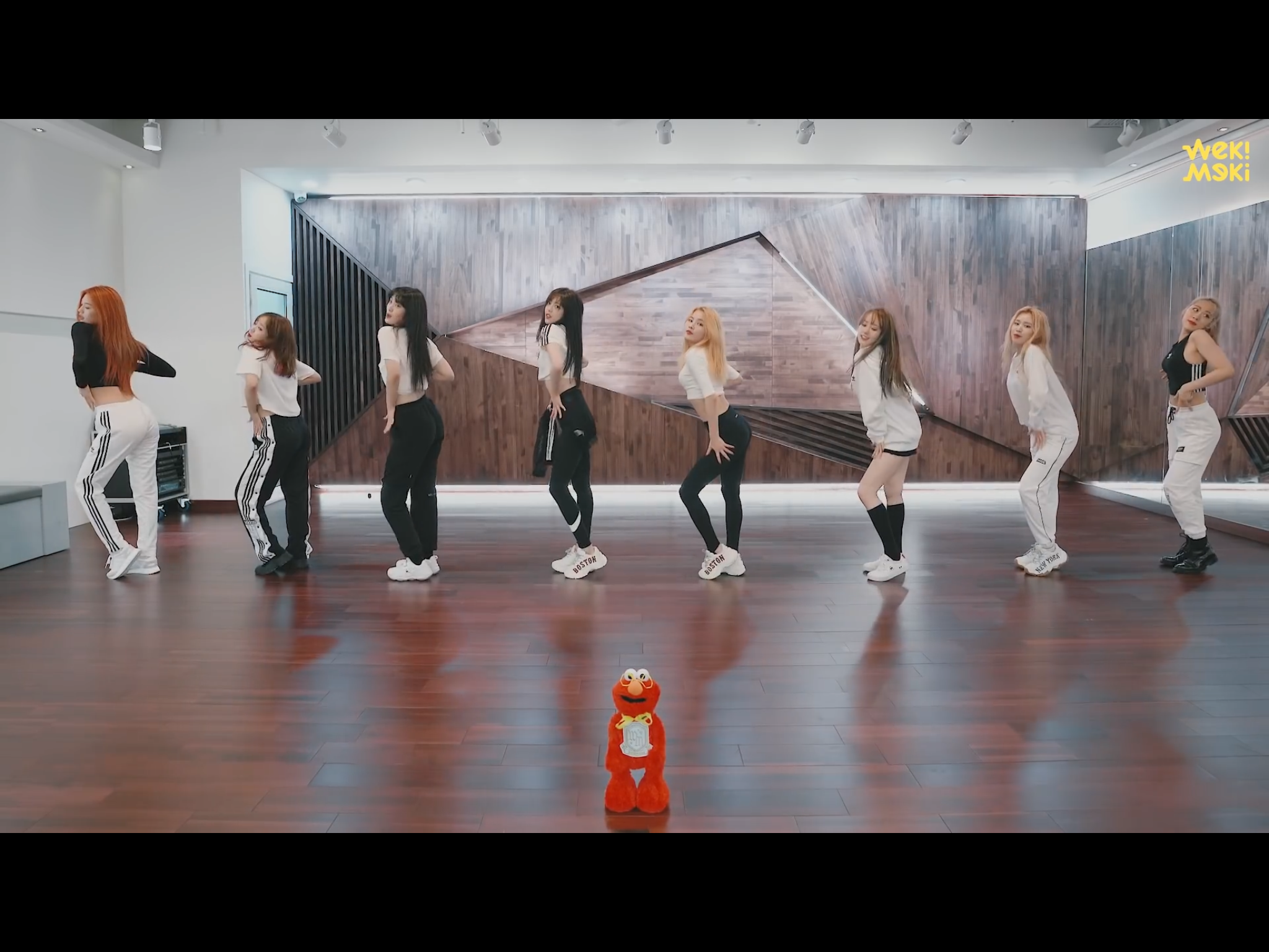 아이돌 안무영상 의상 이런거는 코디가 해주는건가? | 인스티즈