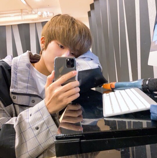 멤버 레전드 셀카 포즈 똑같이 찍은 트레저 멤버들 | 인스티즈