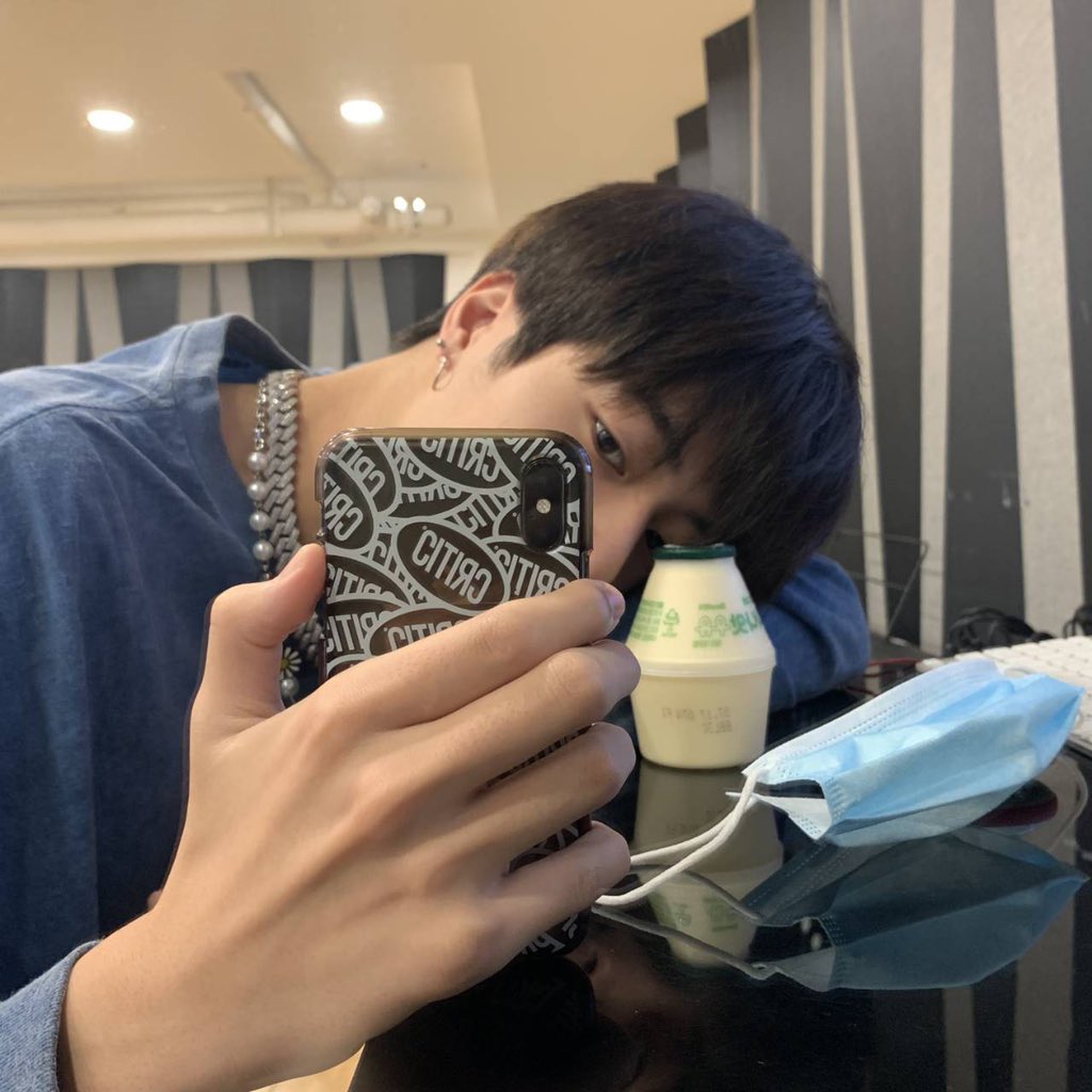 멤버 레전드 셀카 포즈 똑같이 찍은 트레저 멤버들 | 인스티즈