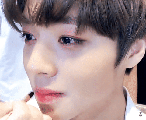 박지훈씨는 눈꼬리가 올라가있는데 | 인스티즈