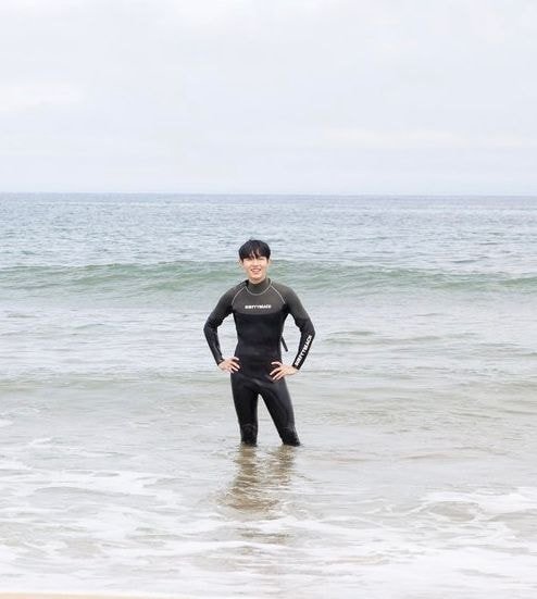 김재환 서핑복 짱부끄러워하더니 | 인스티즈