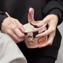 얘 내가 본 남돌 중에 손 제일 큰 것 같아 | 인스티즈