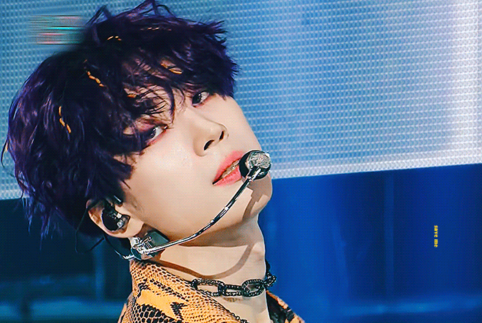 팬들이 서포트한 도시락끈으로 스타일링하고 올라간 남돌 | 인스티즈