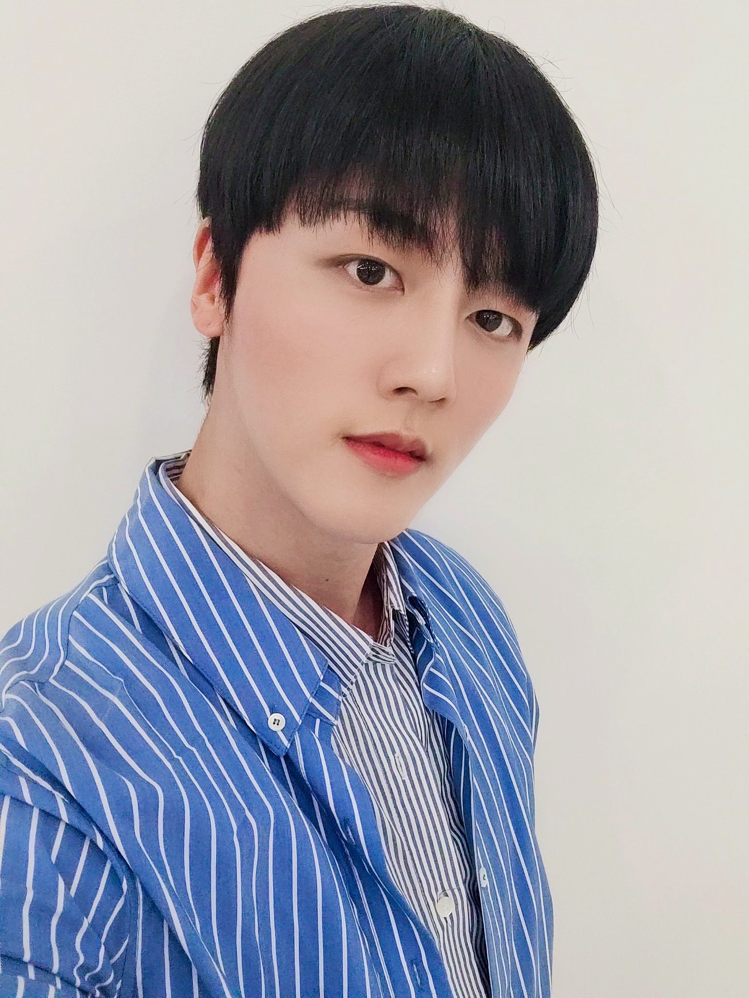 타팬들 제발 우리 애 흑발 한거 보고 가 주세요 진짜 잘생김 | 인스티즈