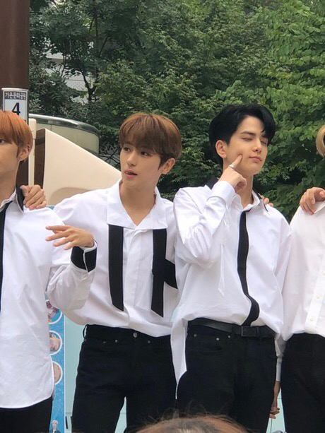 덥뮤다 덩치 얼마나 클지 상상도 안 간다 선우가 자판기만한데 | 인스티즈