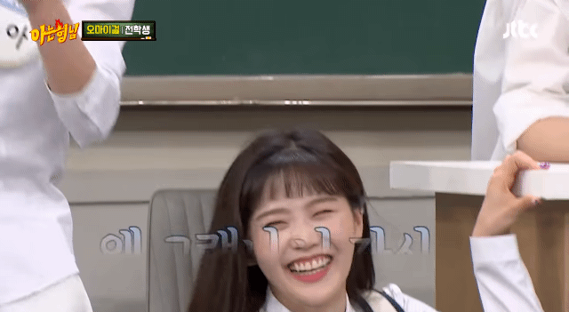 교탁을 잡고 싶어하는 효정이 | 인스티즈