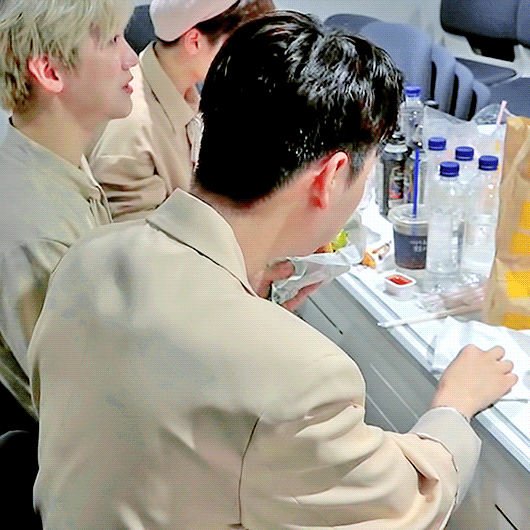 [잡담] 이션님 먹는거 귀엽다.. | 인스티즈