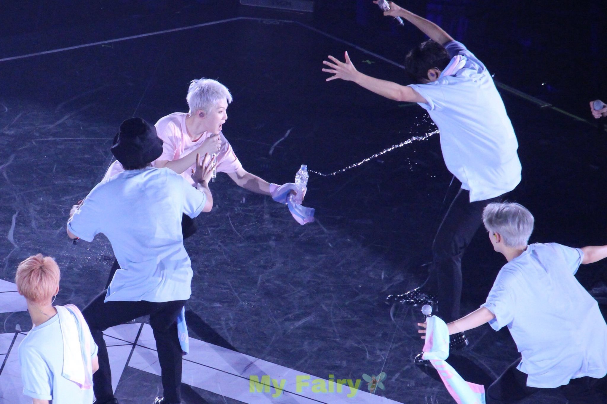 아니 세븐틴 이 멤버 물 닿으면 죽는 거임?ㅋㅋㅋㅋㅋㅋㅋㅋ | 인스티즈