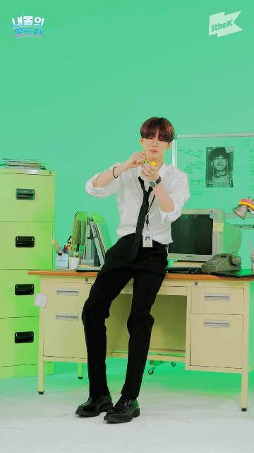 진짜 피지컬 개쩌는데 수트입으니까 최고다 | 인스티즈