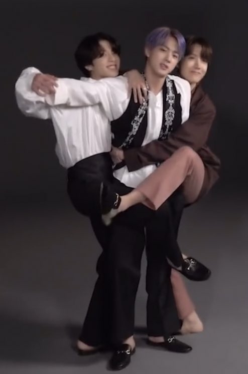 아니 너네 맨날 뭉쳐있는거 아는데..그렇게까지 할일이냐구 ㅈㅇ방탄 | 인스티즈