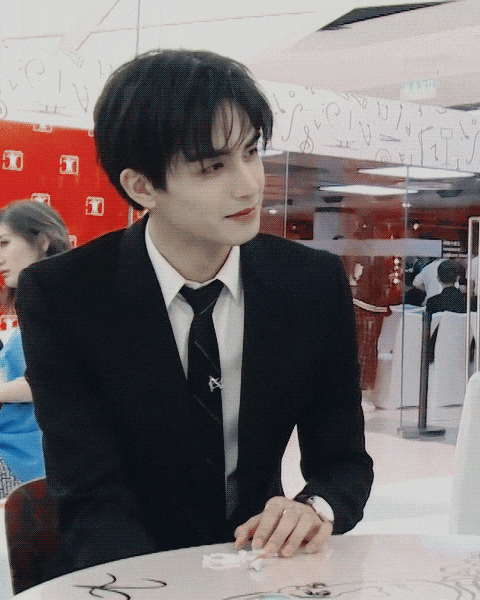 송위룡 너무 잘생겼다.....하 빅토리아랑 드라마 찍은거 보고 꽂혀버림 | 인스티즈