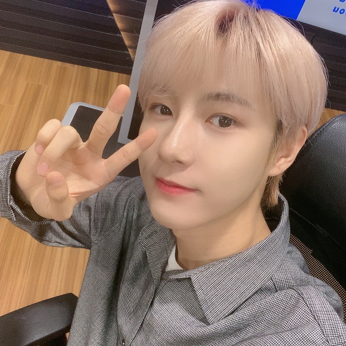 보이는 라디오 실시간에 버블을 보내고 자기 폰 가리키는 우리애... | 인스티즈