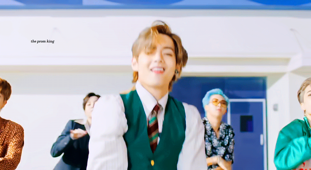 방탄 뷔 어떤 팬이 다이너마이트 티저때 입은 초록색 슈트 검은색으로 바꿨는데 대박이야 | 인스티즈