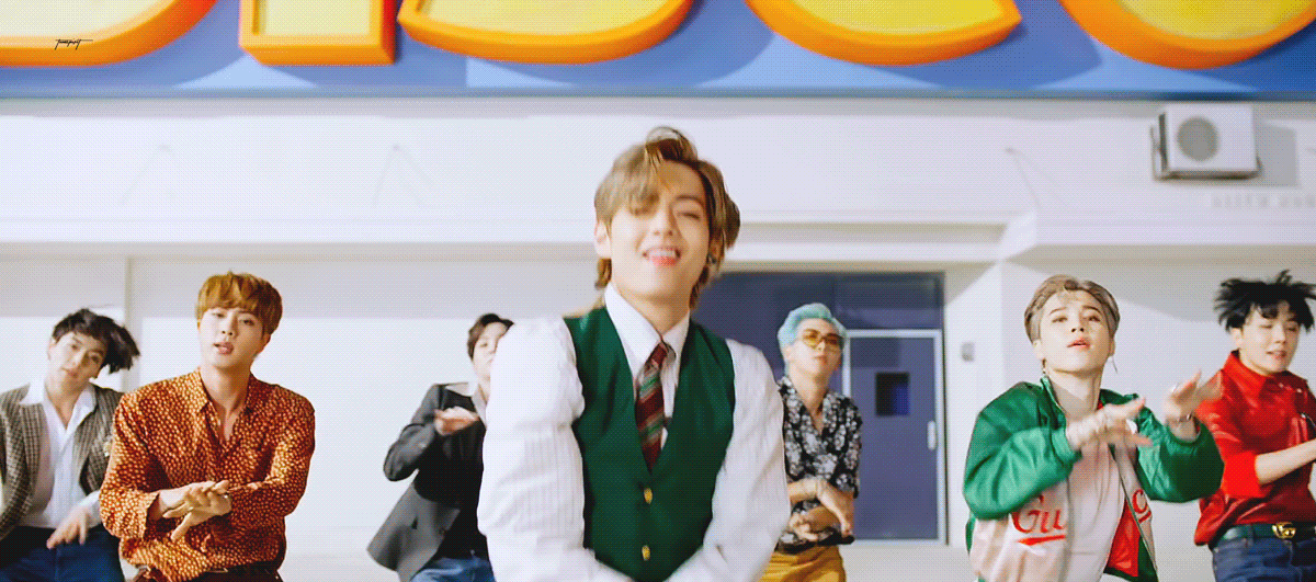 김태형 진짜 볼수록 어이없어서 헛웃음 난다 머 이런 얼굴이 이런 피지컬이 다 있어 | 인스티즈