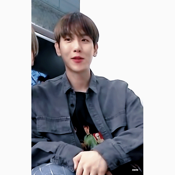 백현이 웃는거 넘 예뿌다.. | 인스티즈