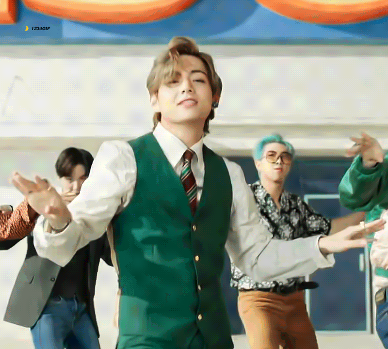 방탄) 티저에서 태형이가 초록귀걸이 하고 있단걸 방금 앎... | 인스티즈