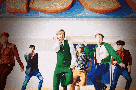 와 방탄 뷔 금손들이 옷색깔 바꾼거 봨ㅋㅋㅋㅋㅋㅋㅋ | 인스티즈