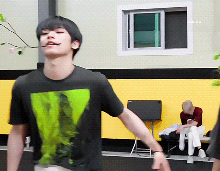 오랜만에 꽃가지 물은 주연이 | 인스티즈