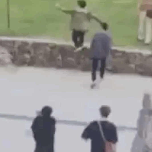 이거 민윤기 맞냨ㅋㅋㅋㅋㅋ저화질인데 개웃곀ㅋㅋㅋㅋㅋㅋㅋ | 인스티즈