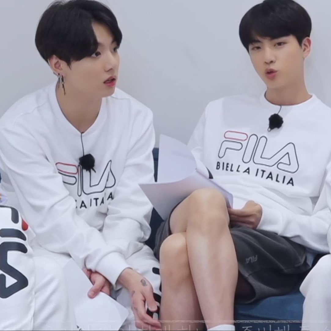 진 형 다리 대신 긁어주는 방탄 정국이 | 인스티즈