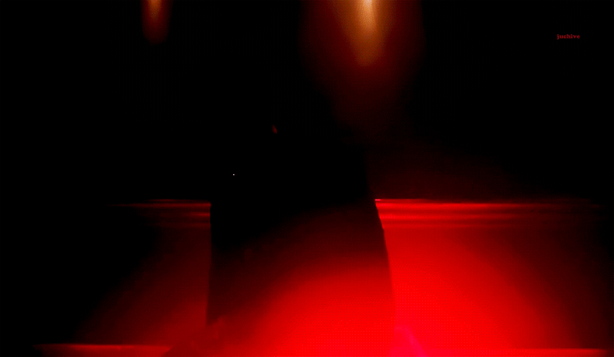 이렇게 생긴 남자가 정육점 조명 아래에서 야한 춤을 추는데 | 인스티즈