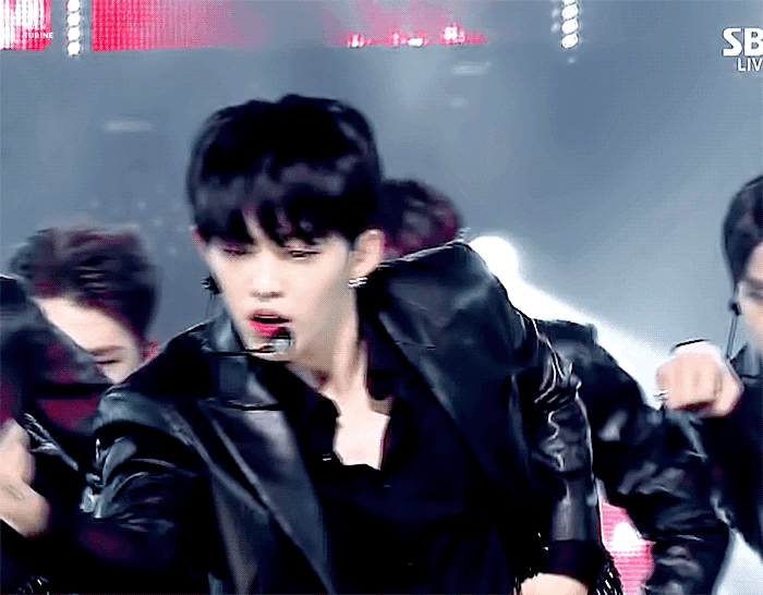 와 에스쿱스 올블랙 개잘어울려 | 인스티즈