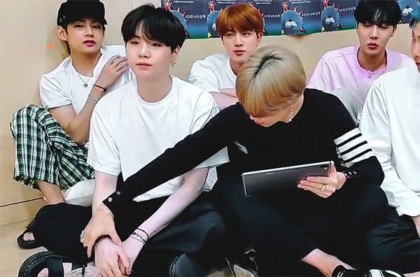 방탄 슈가 오늘 진짜 이뻤는데 같이 볼 사람 | 인스티즈