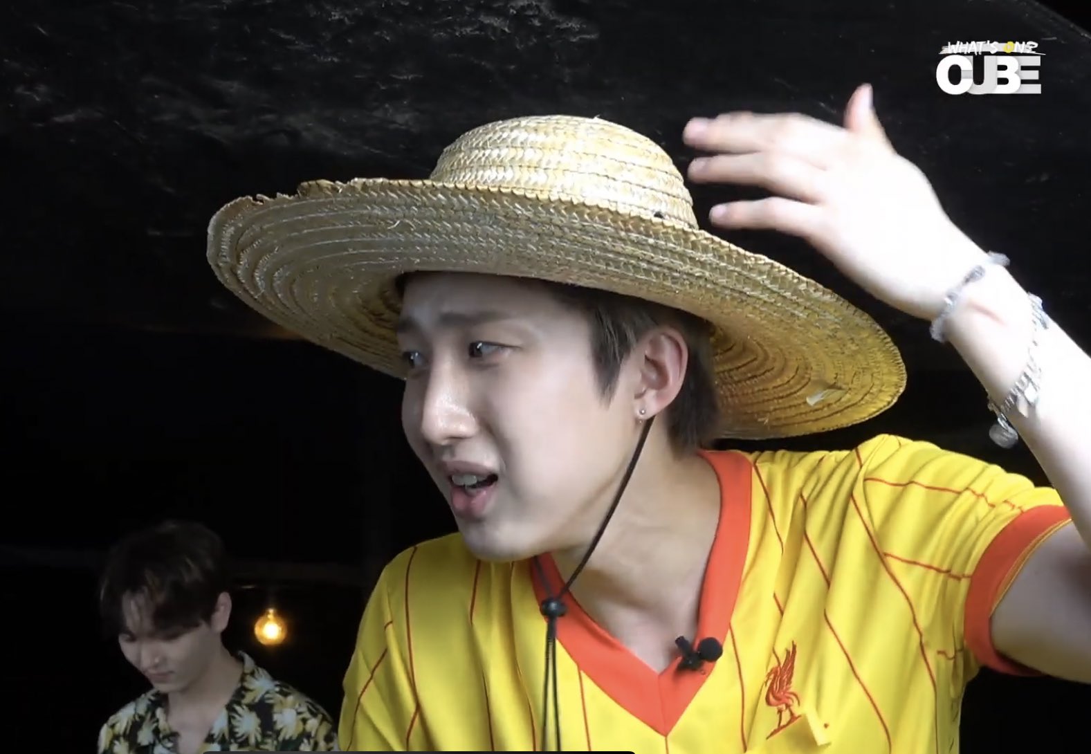 펜타곤 후이 캠프파이어 하다가 모자 탄거 한번만 봐줰ㅋㅋㅋㅋㅋㅋ | 인스티즈