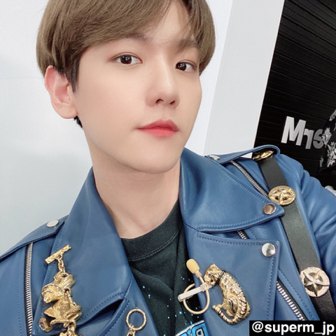 백현이 셀카 떴넹 | 인스티즈