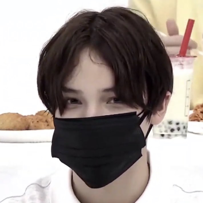 휴닝이 마스크 써도 잘생긴거 봐 ,, | 인스티즈