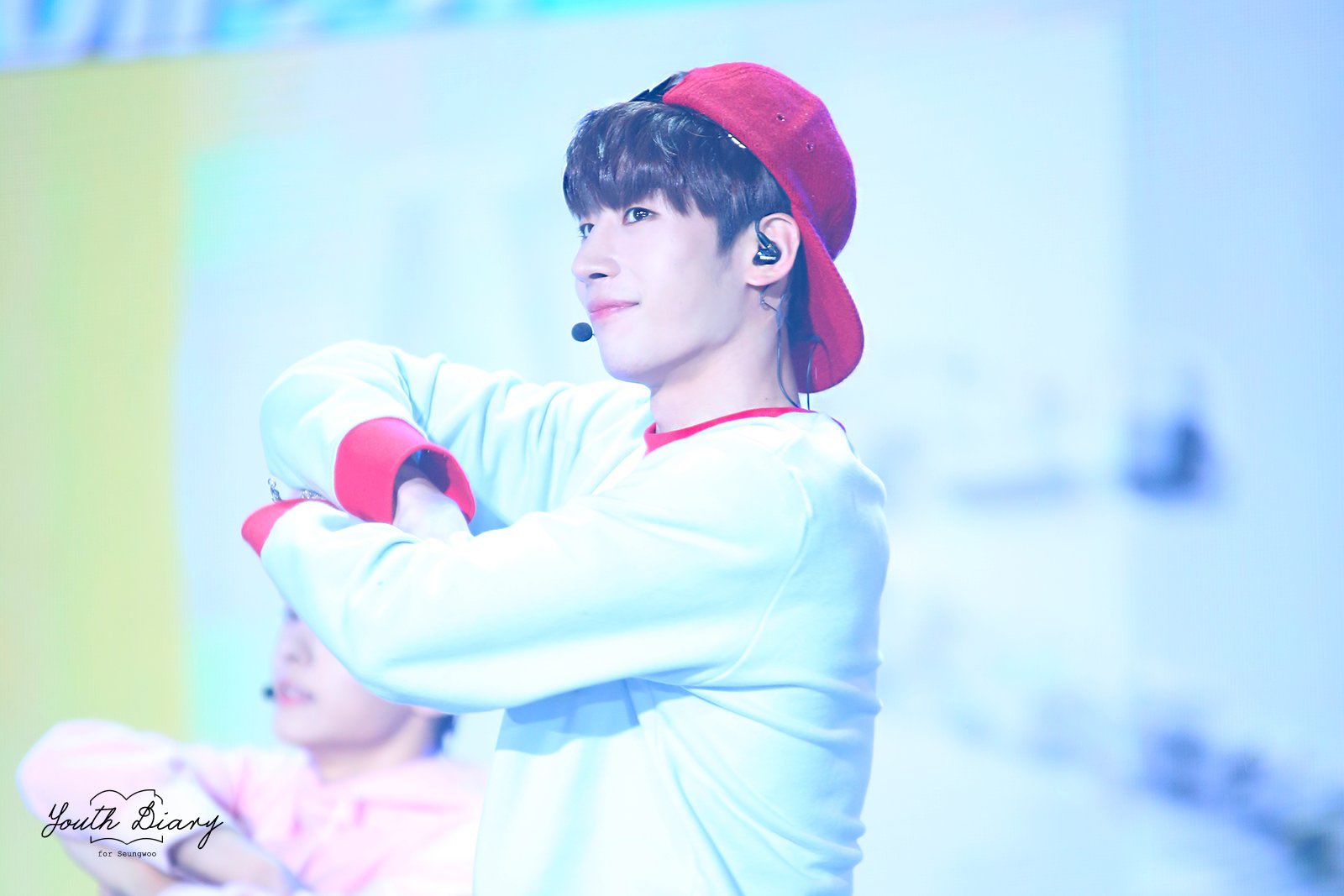 한승우 데뷔초 스타일링이랑 지금이랑 차이봐.... | 인스티즈