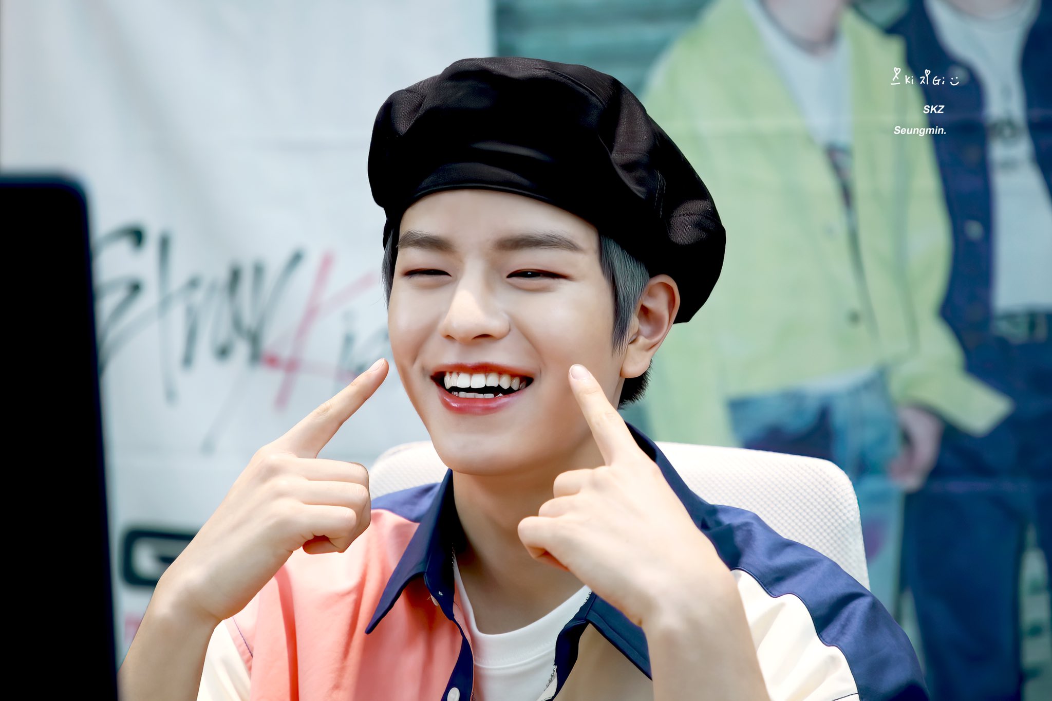 데뷔하고 흑발 처음이라 숨기려고 밝은색 스프레이 뿌리고 다님ㅋㅋㅋㅋㅋㅋ | 인스티즈