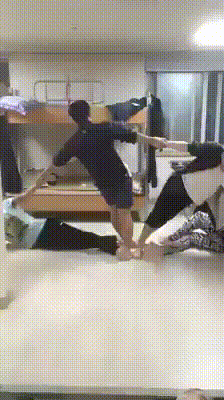 얘들앜ㅋㅋㅋㅋㅋ 아이돌춤 중에 이거 좀 찾아주라 짤있음 | 인스티즈