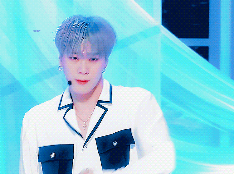 배우 회사에 모델포즈로 들어가서 가수로 데뷔한 아이돌 | 인스티즈