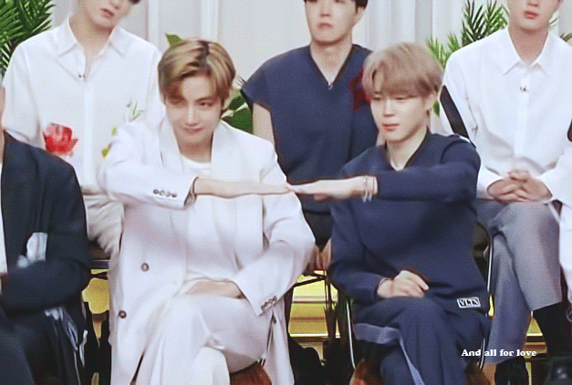 지민이 이거 뭔가 팔 움직이는 거 사람 아닌 거 같아 | 인스티즈