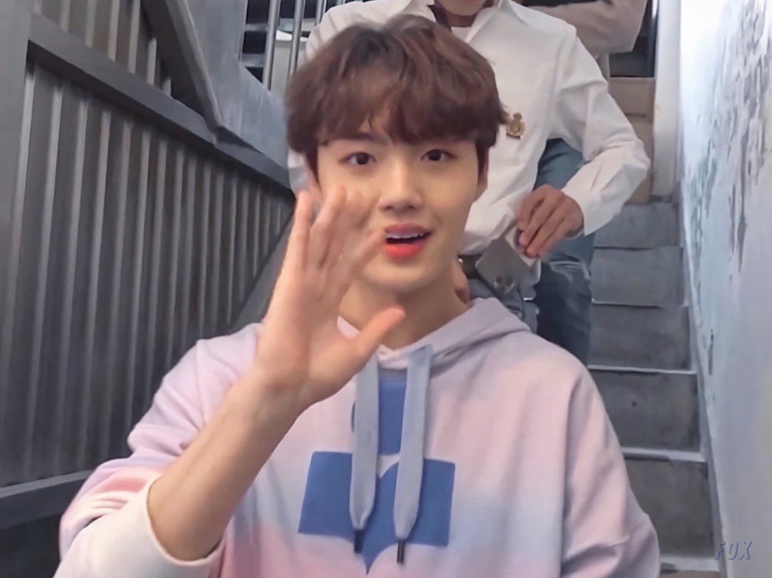 중2 14살 나이에 서바이벌 참여하고 현재 18살 멤버🐰 | 인스티즈