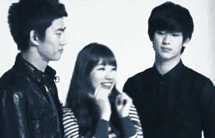 수지 넘어지는데 택연이랑 김수현이 잡아주는거 ㅋㅋㅋㅋㅋㅋㅋㅋㅋ | 인스티즈