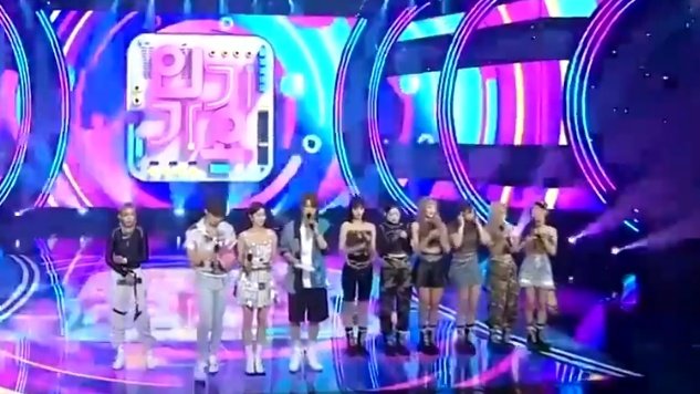 이거 왼쪽분 누구셔?? | 인스티즈