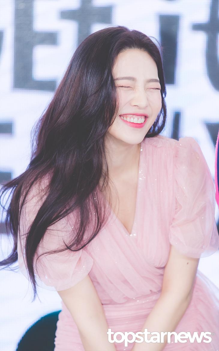 이렇게 웃는거 불법임 | 인스티즈