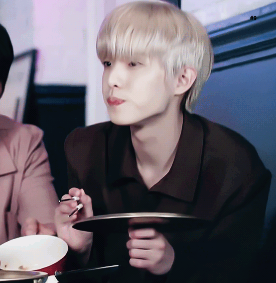 너드미가 흐르다 못해 넘치는 애 찾으면 그냥 얘 사진이나 영상 보면 됨 | 인스티즈