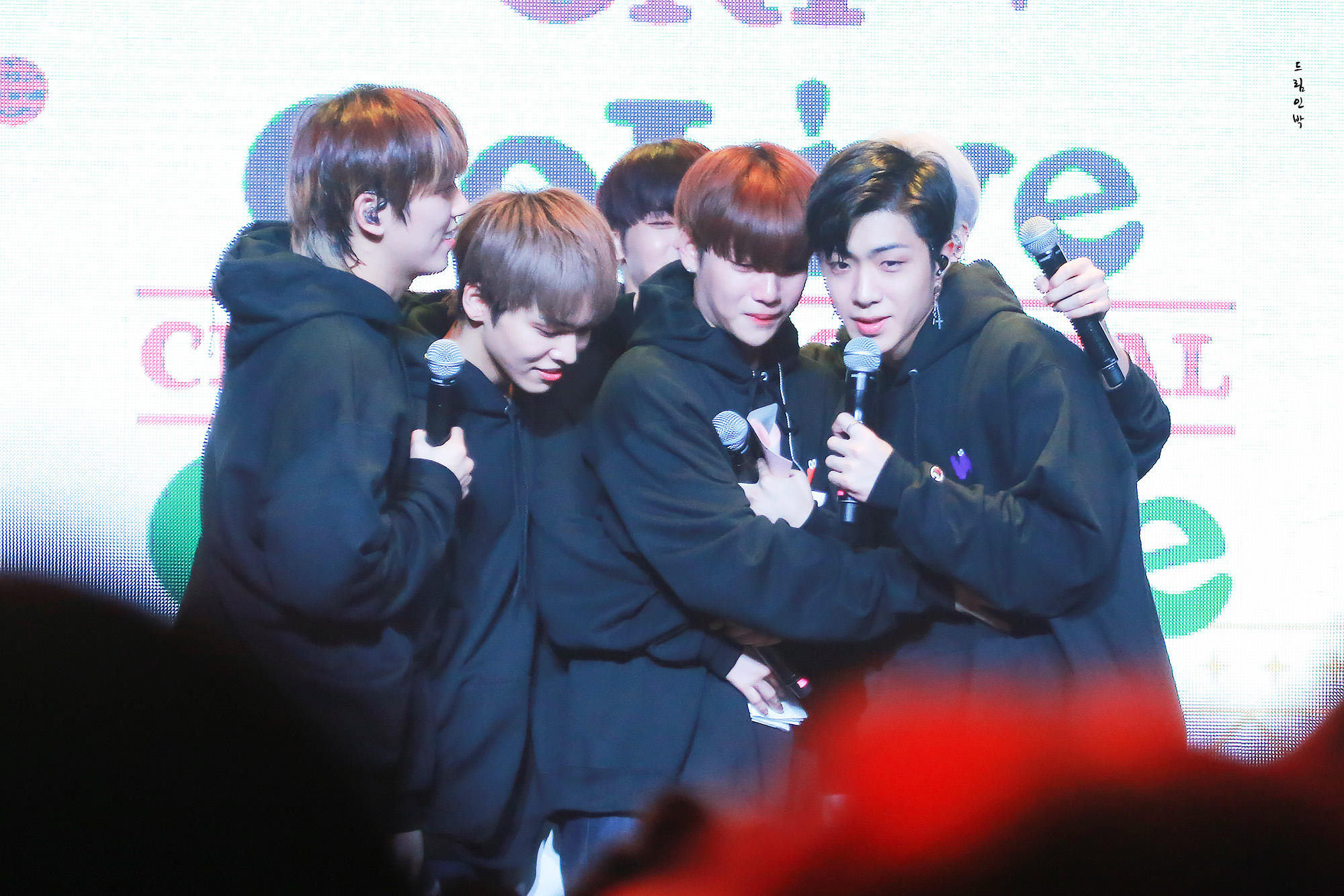 평균 데뷔 나이 22.8세 평균 연습생 6년인 그룹이 있다⁉️⁉️ | 인스티즈