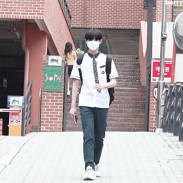 20살되도 교복 입는 아이돌? | 인스티즈