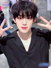 이 분 누군지 아시는 사람 | 인스티즈