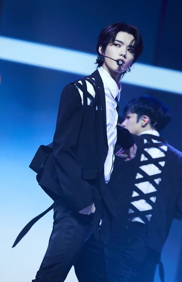 헤어 진짜 너무 구리지만 얼굴이 살렸다... 얼굴 보고 가세요... | 인스티즈