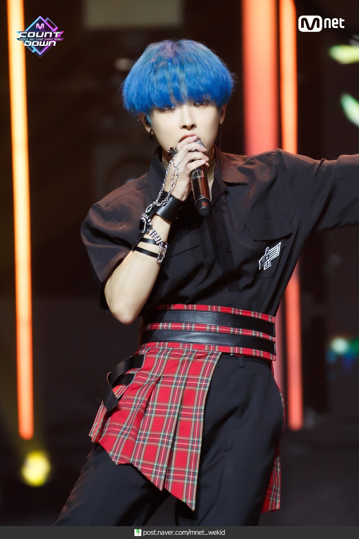 치마 입고 활동하는(했던) 남자아이돌이 있다...?? | 인스티즈