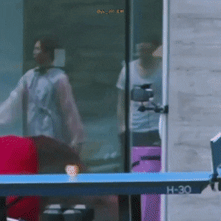 세상 귀찮아 보이는데 걷는거 개발리는 남돌 갑이다 | 인스티즈